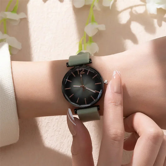 Chic Green Silicone Women's Watch